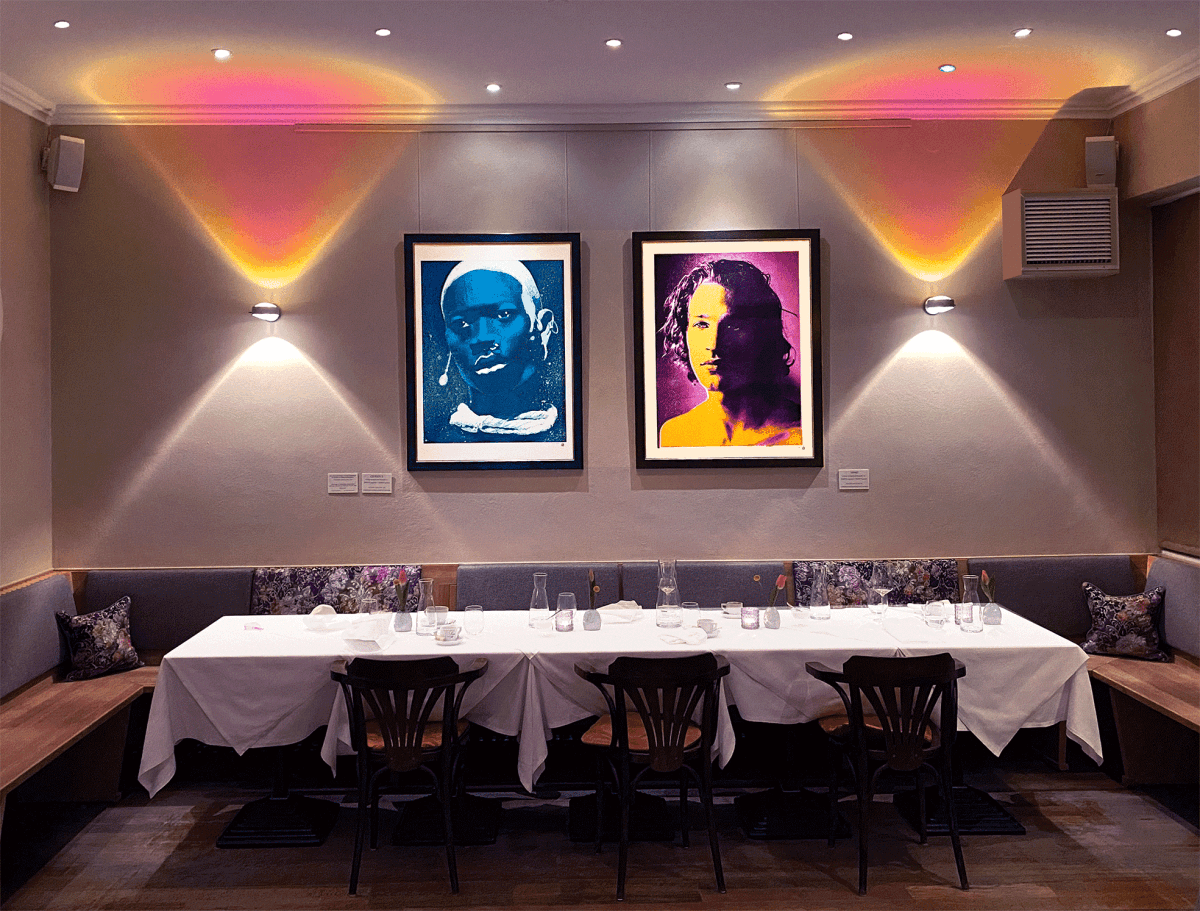 Kunstdruck "Berlin 1990" in Restaurant - THE CHRISTIAN